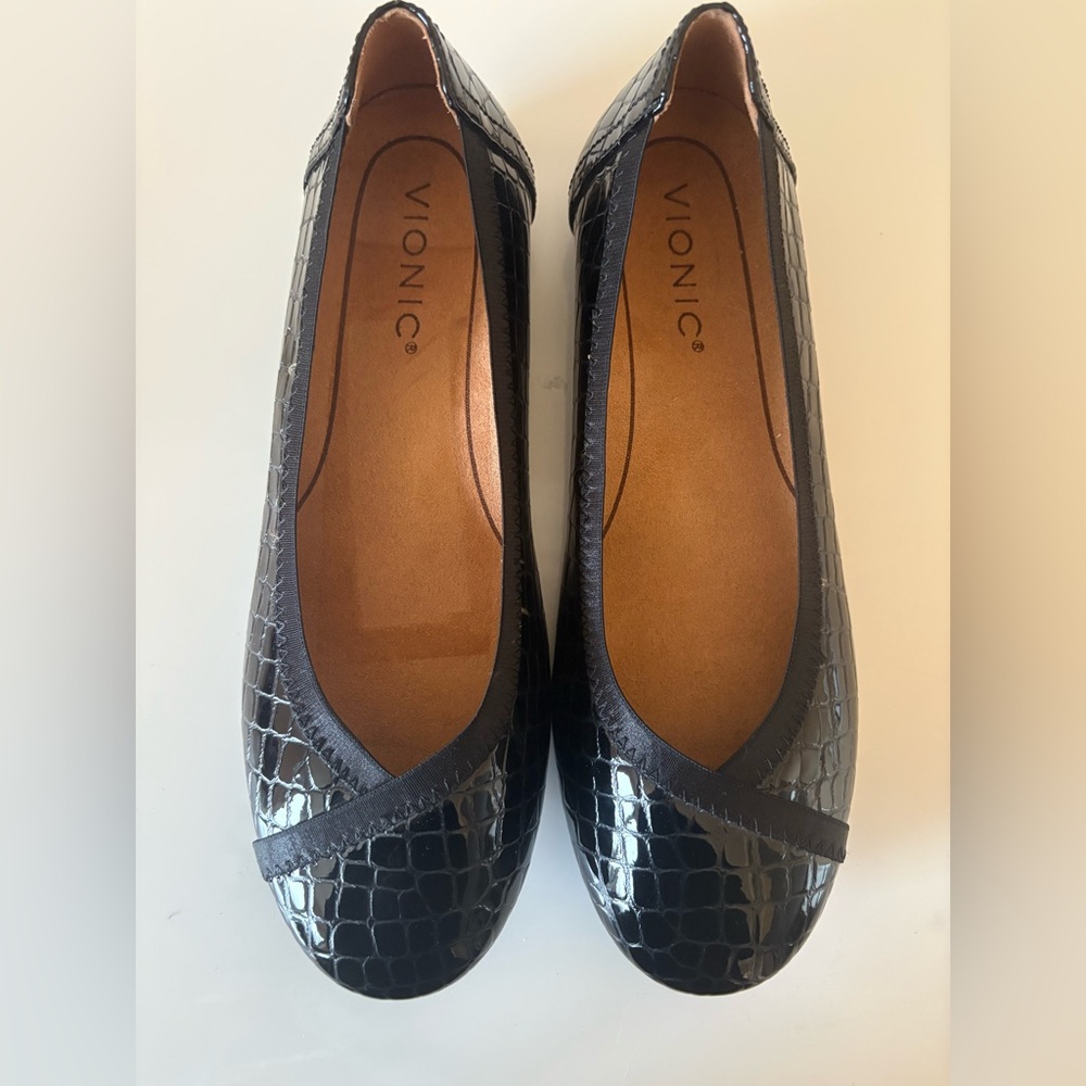 Vionic Spark Caroll Ballet Flat Black Snakeskin Leather Slip On Women’s Size 6 - Picture 2 of 6
